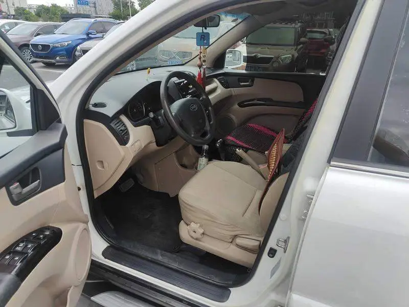 Lion 2011 2.0L Automatic 2WD GL — 8
