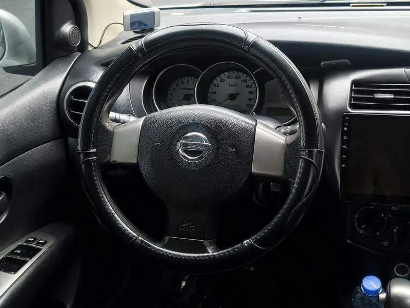 Livina 2010 Jinrui Edition 1.6L Automatic Standard Model — 9