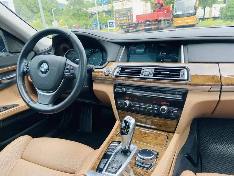 BMW 7 Series 2013 730Li Luxury — 18