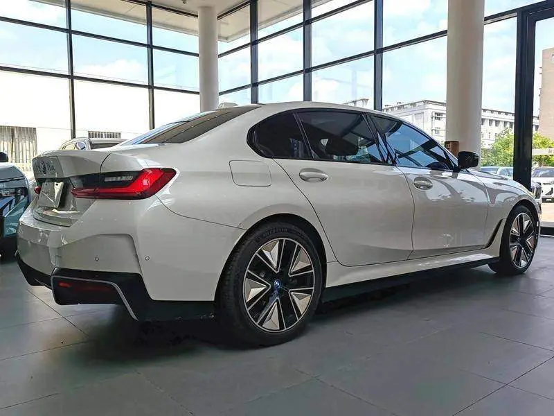 BMW i3 2023 eDrive 40 L Night Sport Package — 7