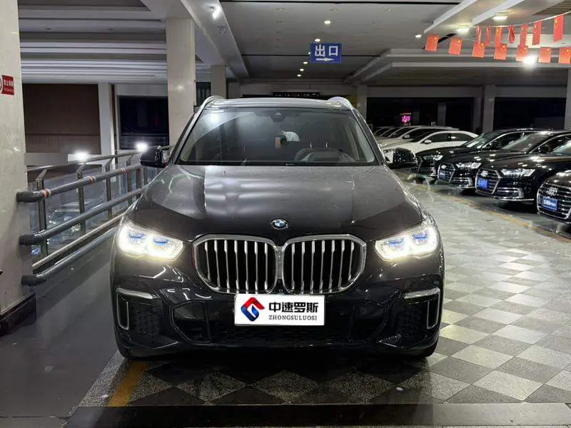 BMW X5 2022 xDrive 30Li Premium M Sport Package — 2