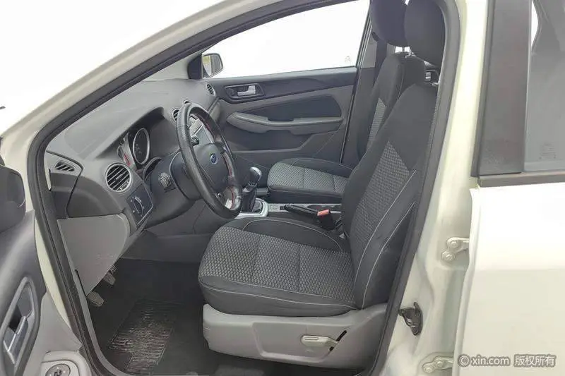 Fox 2013 Hatchback Classic 1.8L Manual Basic Model — 18