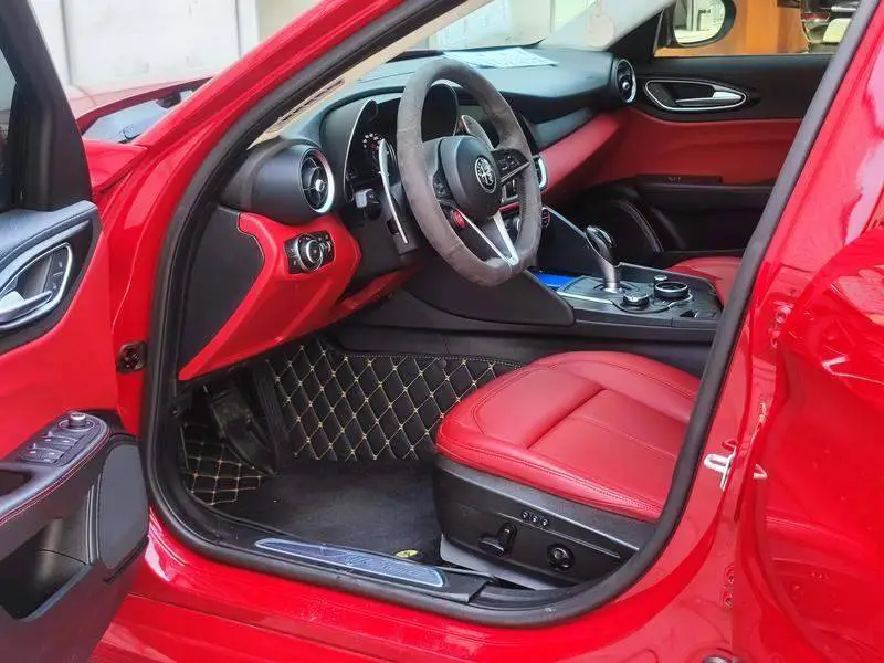 Giulia 2017 2.0T 200HP Deluxe Edition — 17