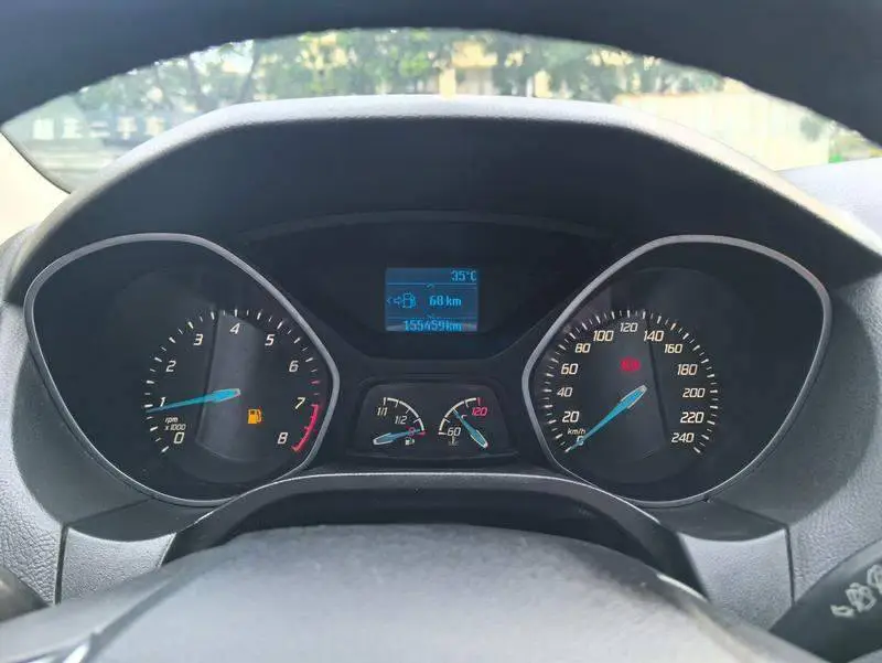 Fox 2012 Hatchback 1.6L Manual Fashion Edition — 9