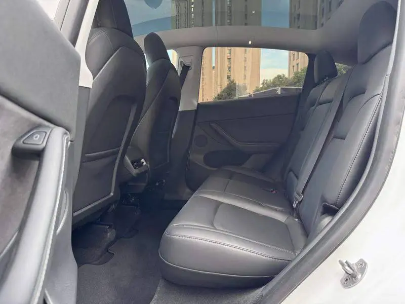 Model Y 2022 Long Range All-Wheel Drive — 14