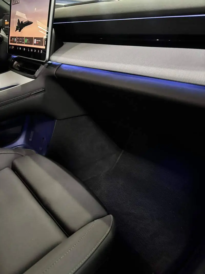 Polestar 4 2024 Single Motor Standard Range PLUS Double Star Interconnected Edition — 7