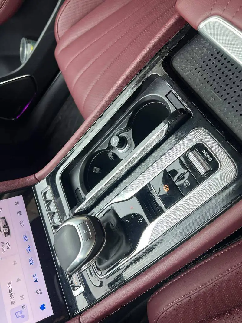 Hongqi H5 2024 2.0T Automatic Intelligent Connection Flagship Edition — 6
