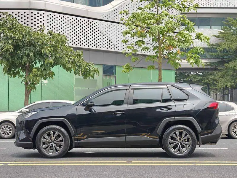 RAV4 Rongfang 2023 2.0L CVT 2WD Fashion Edition — 4