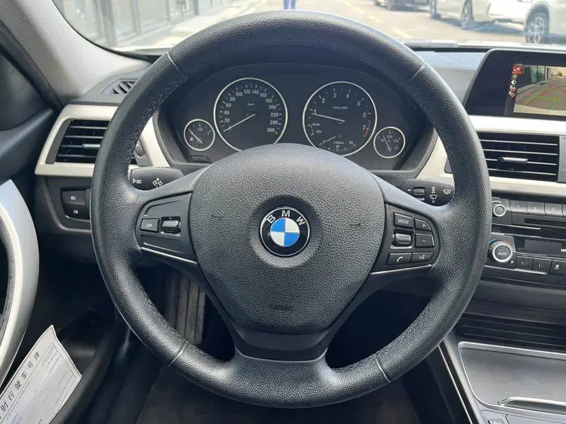BMW 3 Series 2016 320Li Fashion Edition — 13