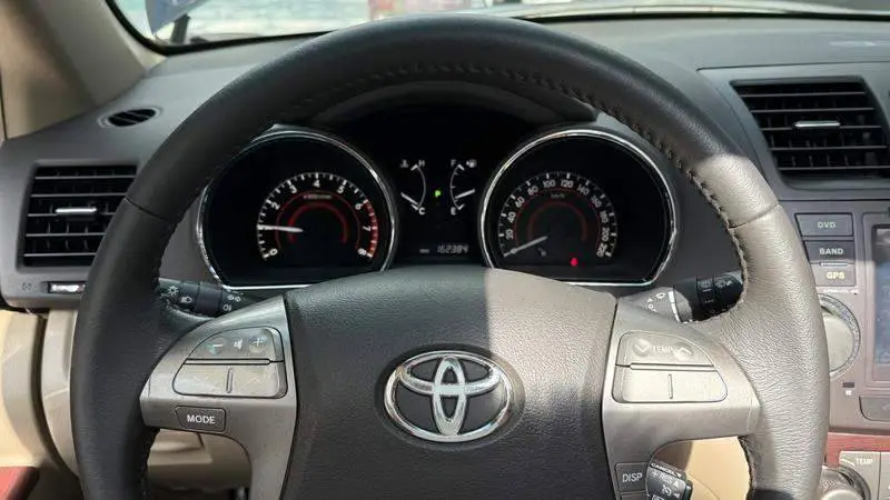 Highlander 2011 2.7L 2WD 7-seat luxury version — 19