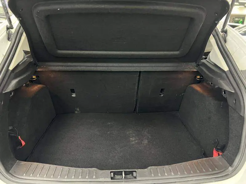 Fox 2015 Hatchback 1.6L Automatic Comfort — 14