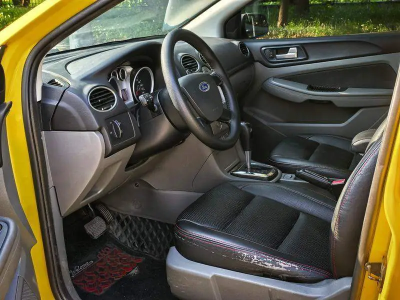 Fox 2012 Hatchback Classic 1.8L Automatic Basic Model — 16