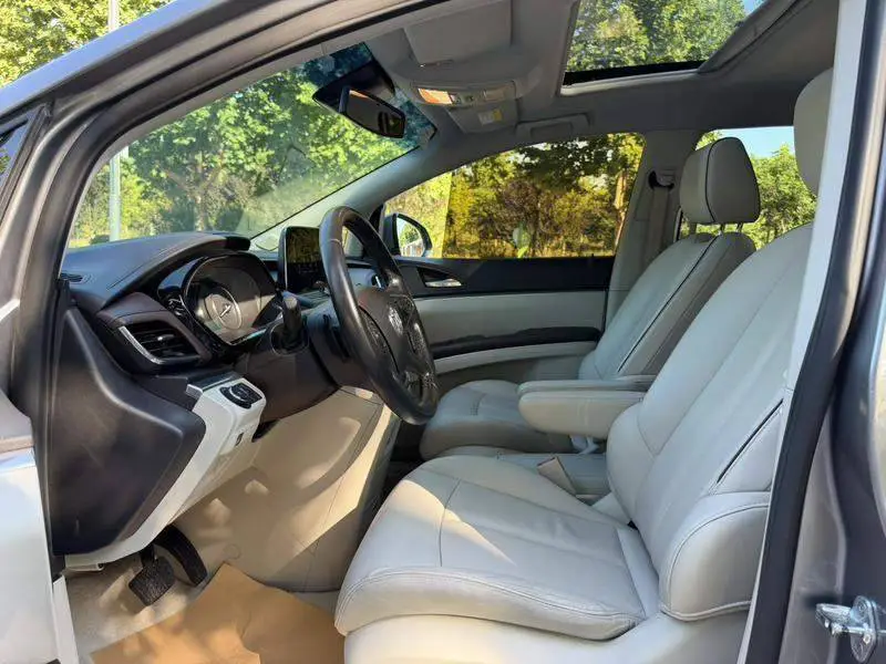 Buick GL8 2020 Land Business Class 652T Luxury — 12