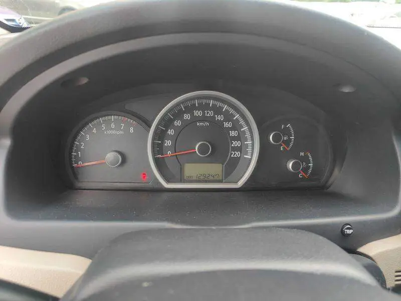 Lion 2011 2.0L Automatic 2WD GL — 7