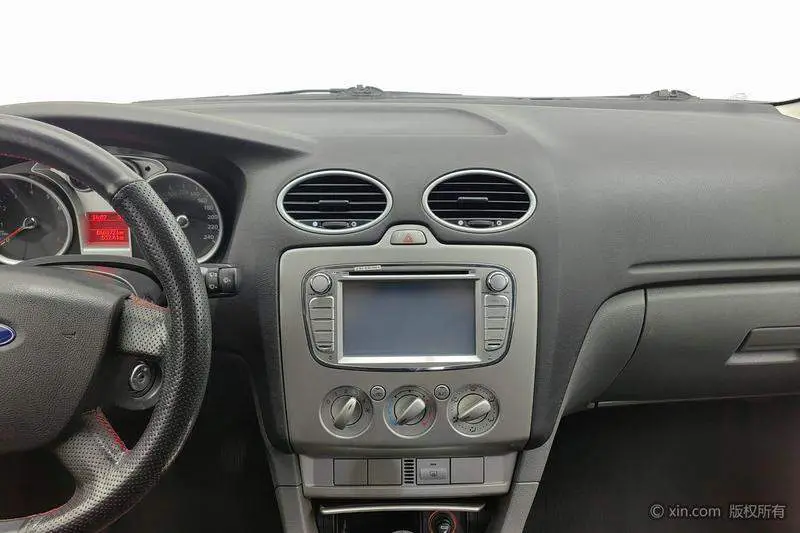 Fox 2013 Hatchback Classic 1.8L Manual Basic Model — 12