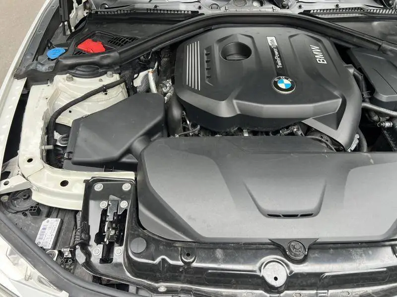 BMW 3 Series 2018 320i M Sport Package — 10