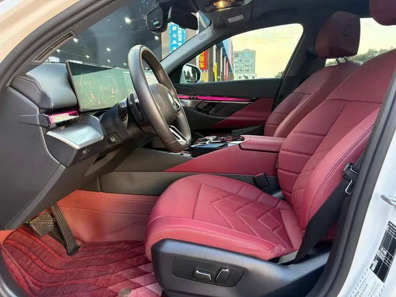 BMW 5 Series 2025 525Li M Sport Package — 17