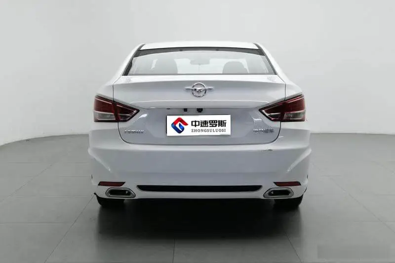 Familia 2015 1.6L Manual Fashion Edition — 3