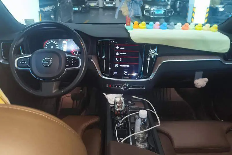 Volvo S60 2022 B4 Zhiyuan Deluxe Edition — 12