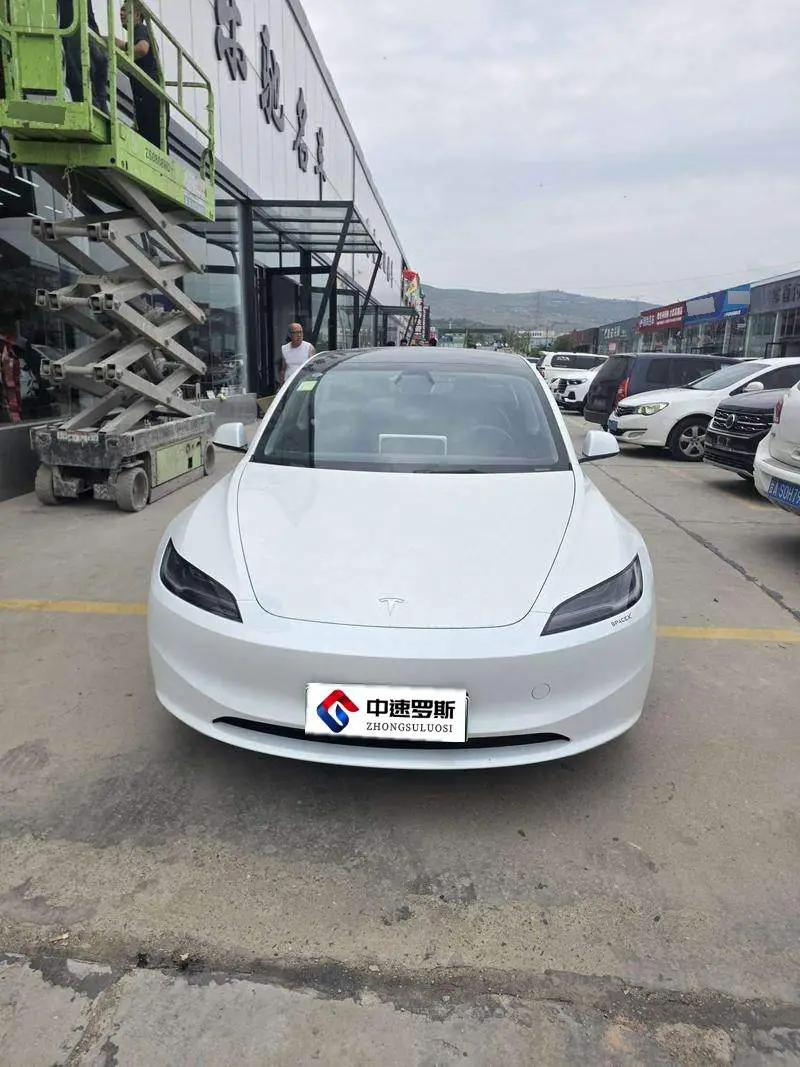 Model 3 2025 rear-wheel drive version — 2