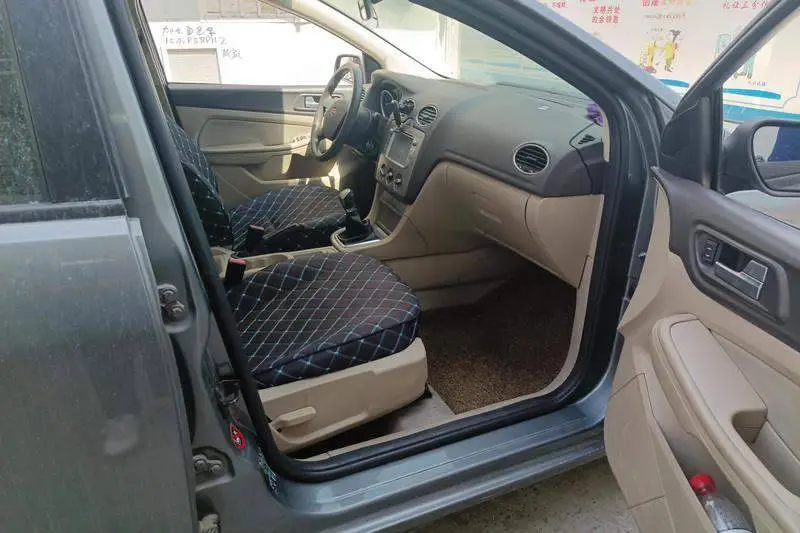 Fox 2012 Sedan Classic 1.8L Manual Basic Model — 6