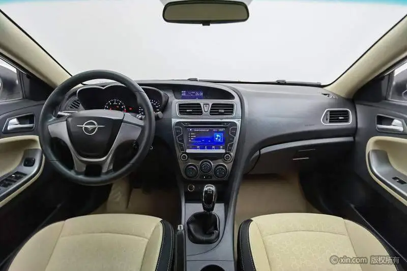 Familia 2015 1.6L Manual Fashion Edition — 11