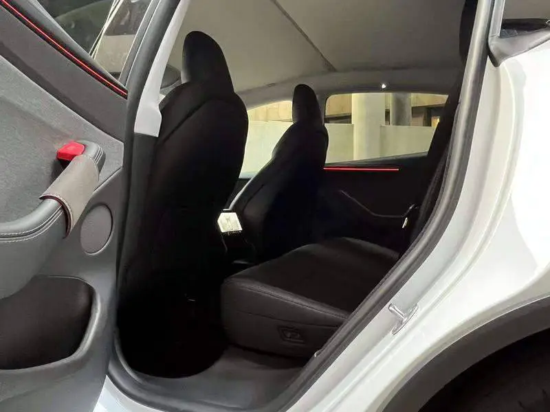 Model Y 2025 rear-wheel drive version — 12