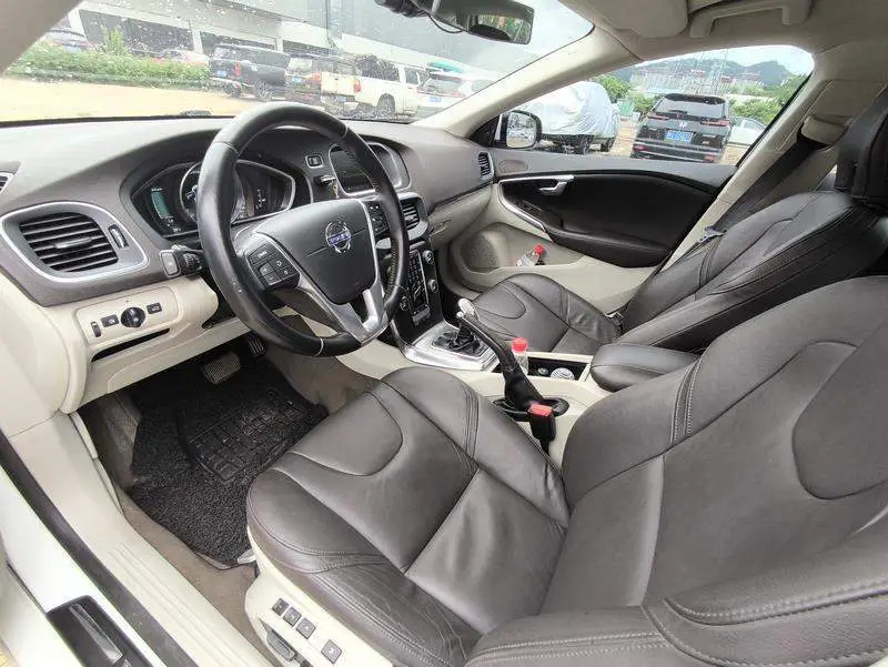 Volvo V40 2013 2.0T Smart Edition — 8