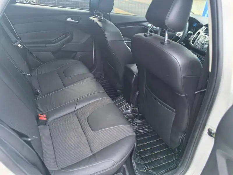 Fox 2012 Hatchback 1.6L Manual Fashion Edition — 14