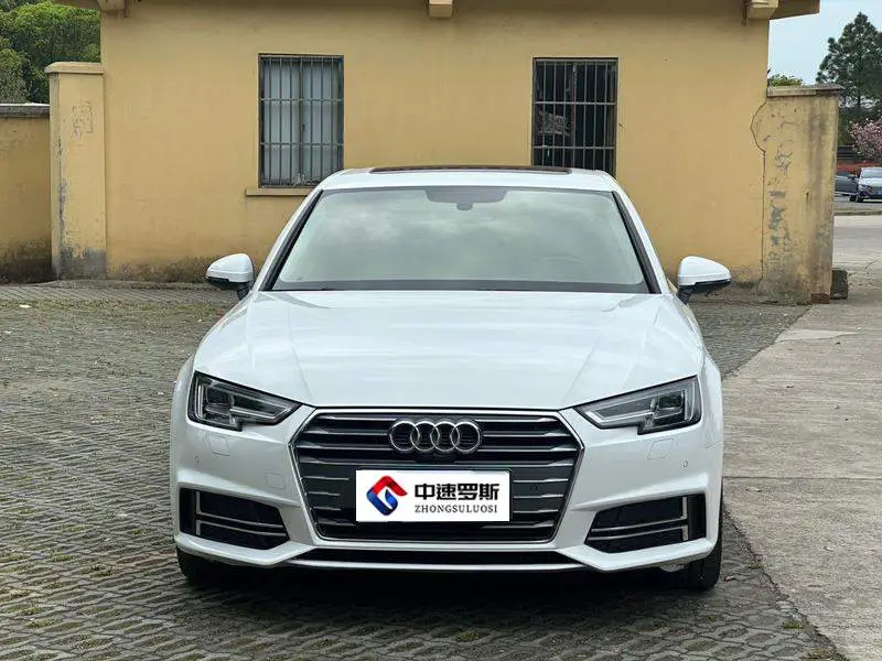 Audi A4L 2018 30th Anniversary Model 40 TFSI Fashion Model — 2