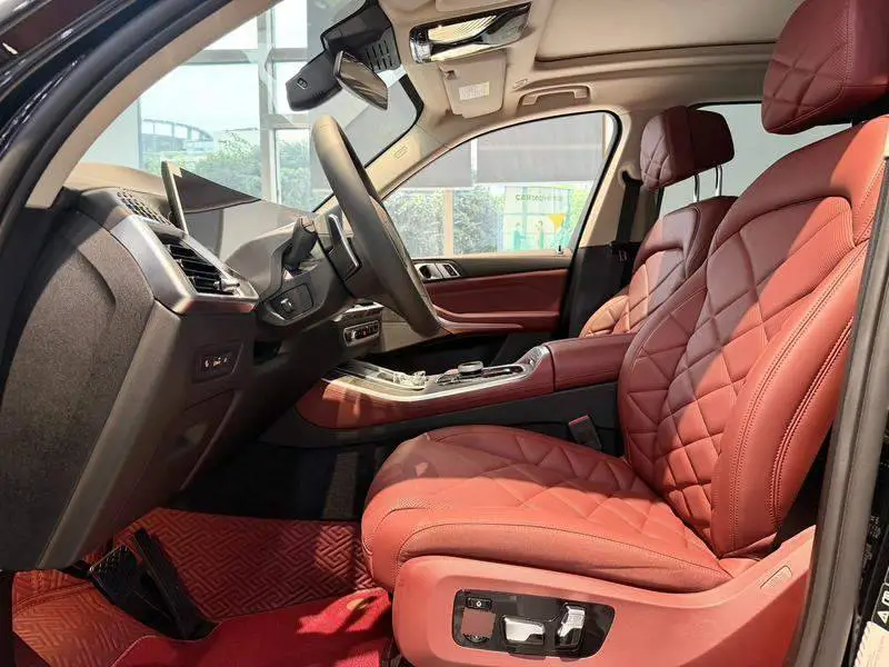 BMW X5 2025 xDrive 30Li M Sport Night Package — 18