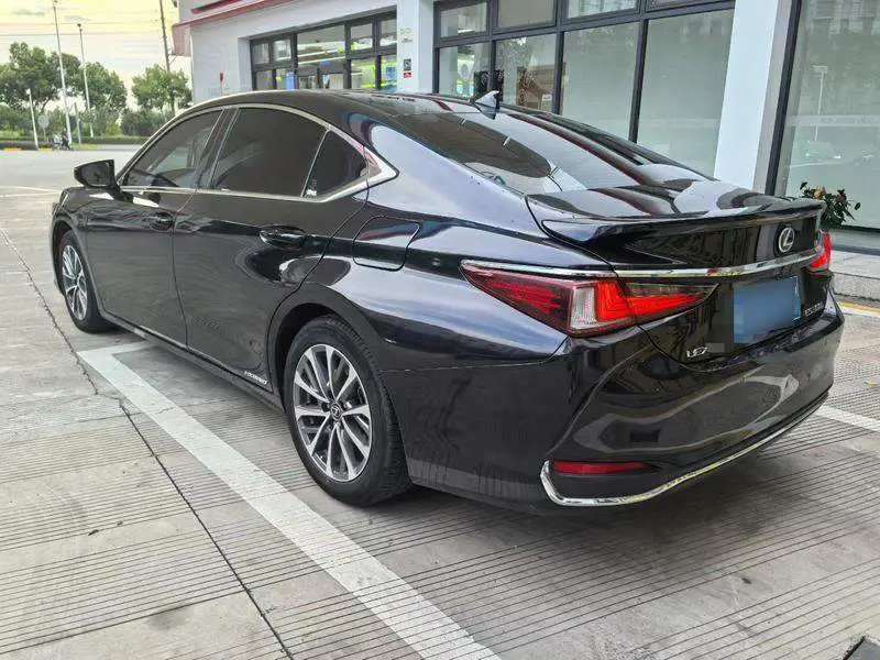 Lexus ES 2021 300h Excellence Edition — 4
