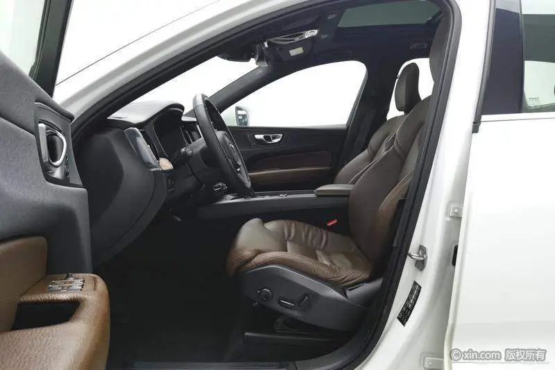Volvo XC60 2021 T5 4WD Zhiyuan Deluxe Edition — 17