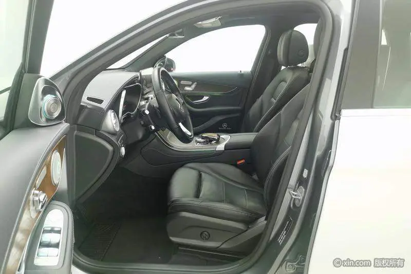 Mercedes-Benz GLC 2019 GLC 300 L 4MATIC Dynamic — 18