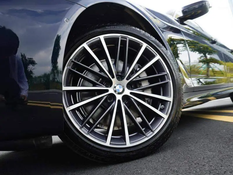 BMW 5 Series 2022 530Li xDrive M Sport Package — 8