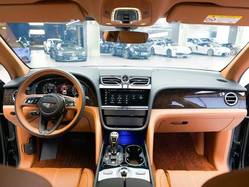 Bentayga 2025 4.0T V8 Long Wheelbase Art Edition — 14