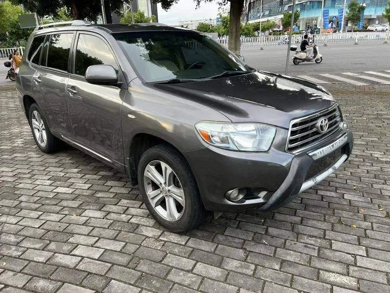 Highlander 2012 2.7L 2WD 7-seat Luxury Navigation Edition — 3