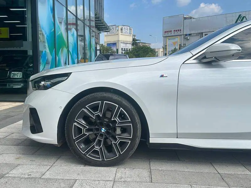 BMW 5 Series 2025 530Li Premium M Sport Package — 10