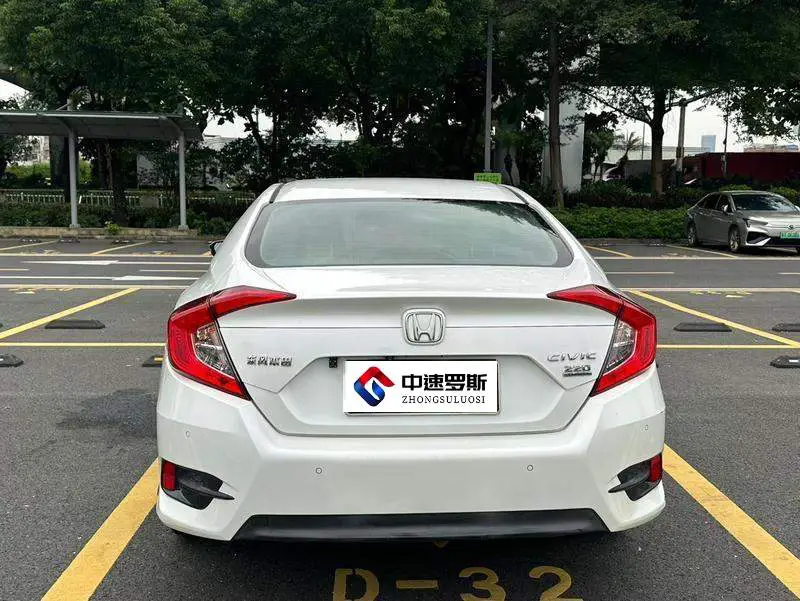 Civic 2016 220TURBO CVT Premium Edition — 5