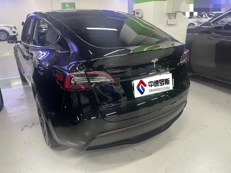 Model Y 2024 long-range all-wheel drive version — 4