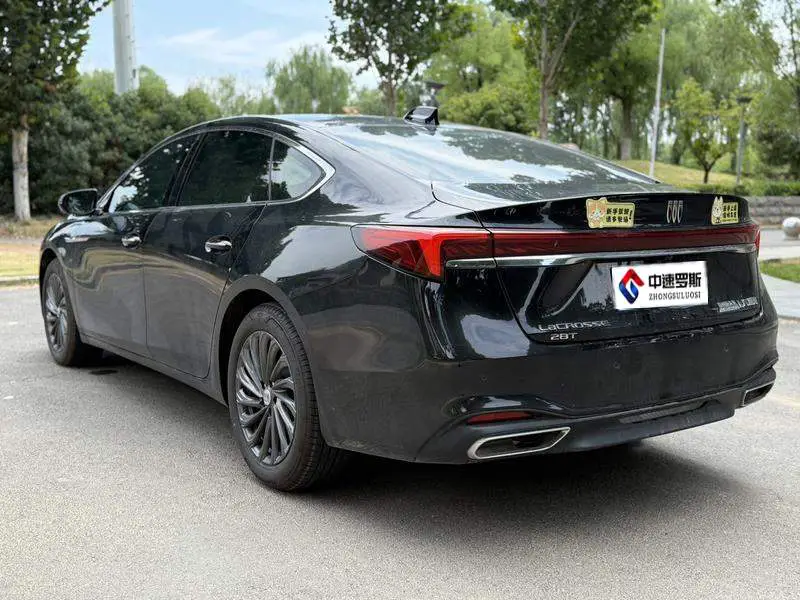 LaCrosse 2025 28T Platinum Edition — 4