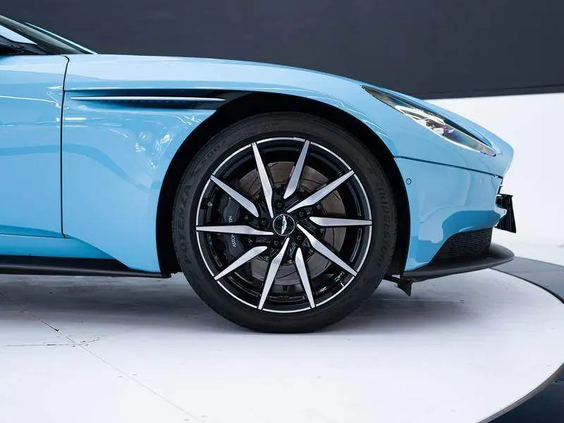 Aston Martin DB11 2020 4.0T V8 Coupe — 8