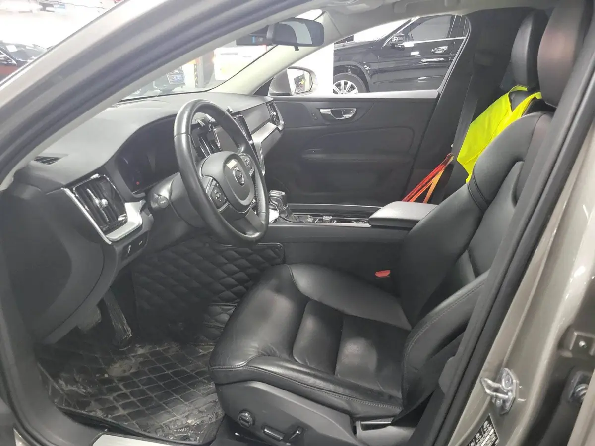 Volvo S60 2021 T4 Zhiyi Luxury Edition — 5
