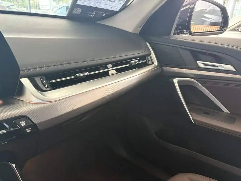 BMW iX1 2025 eDrive25L M Sport Package — 4