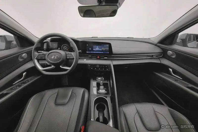 Elantra 2022 1.5L CVT LUX Premium Edition — 11