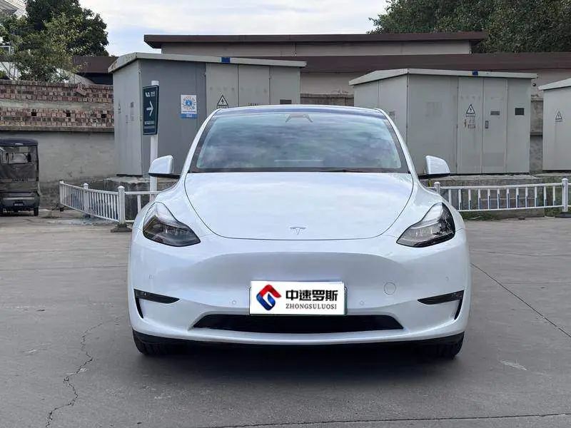 Model Y 2022 Long Range All-Wheel Drive — 2