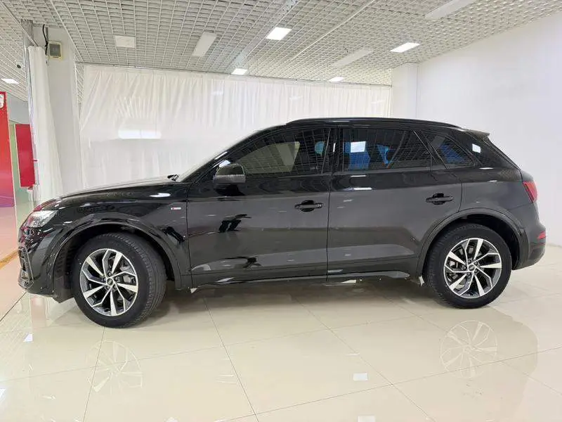 Audi Q5L 2023 40T Luxury Dynamic Model — 3