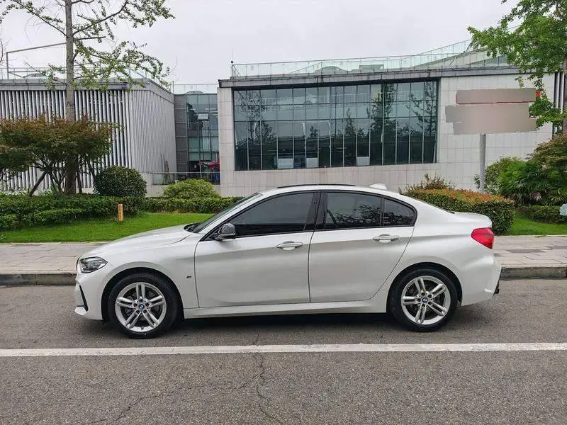 BMW 1 Series 2021 120i M Sport Night Edition — 4