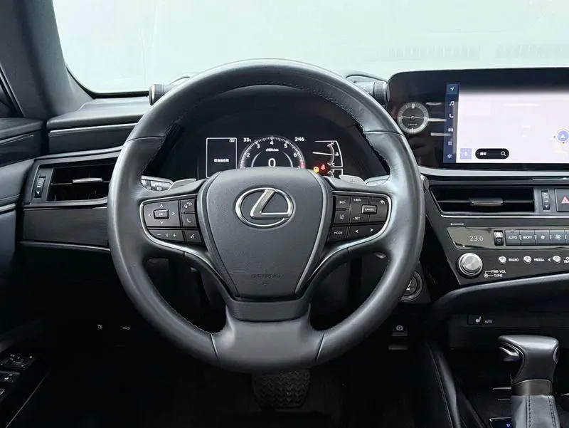 Lexus ES 2022 200 Excellence Edition — 12