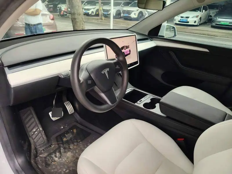 Model Y 2022 Performance All-Wheel Drive — 5